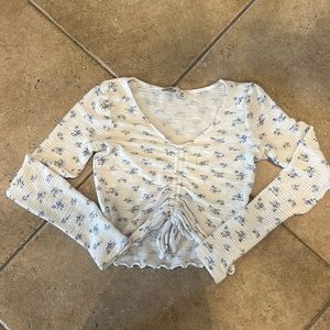 Hollister white and clue flower long sleeve top size XS